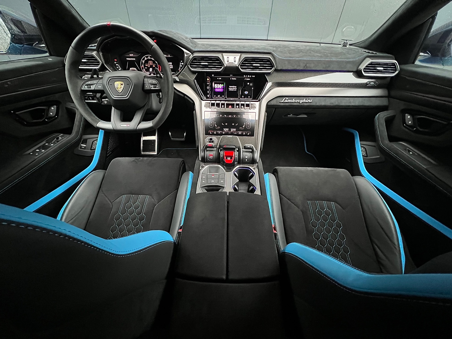 42237468-5.jpg